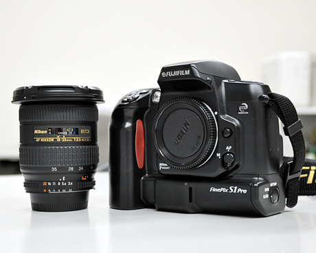 FUJIFILM FinePix S1 Pro